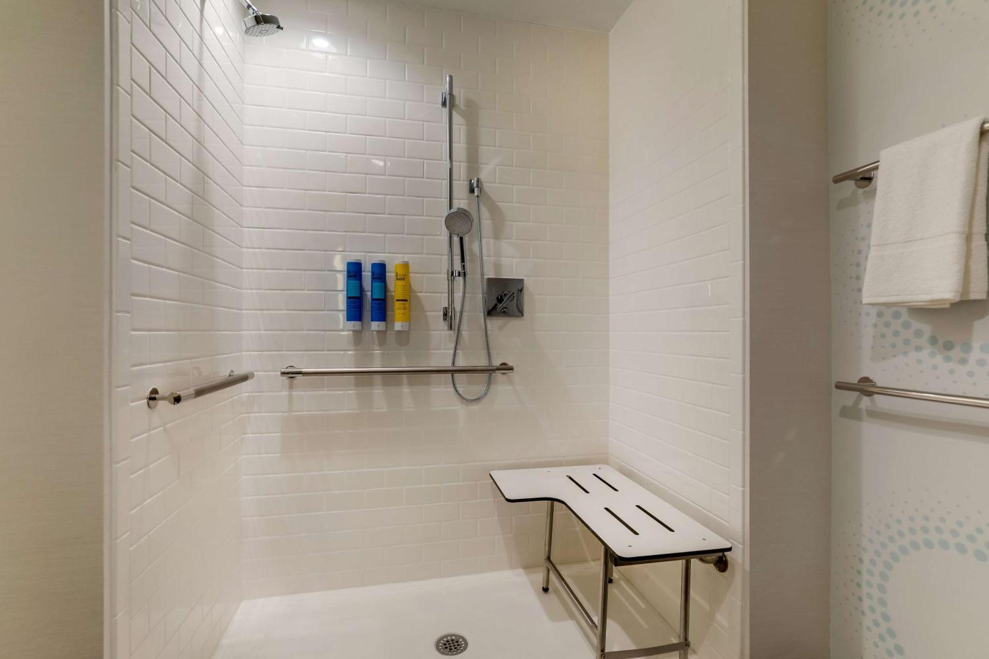 Tru By Hilton Leland Wilmington Hotel Bagian luar foto